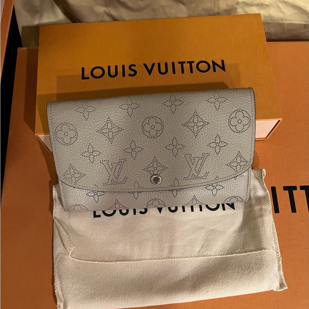 Louis Vuitton Mahina Beige Wallet!